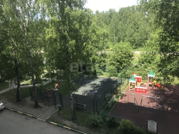 
  Продается 3-комн. квартира, 60 м², Петухова ул, д. 122
. Фото 13.