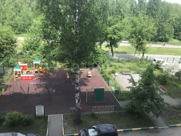 
  Продается 3-комн. квартира, 60 м², Петухова ул, д. 122
. Фото 14.