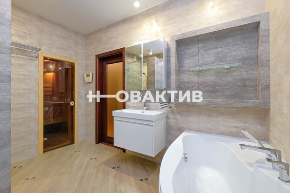 
  Продается 3-комн. квартира, 221.8 м², Красный пр-кт, д. 153А
. Фото 34.