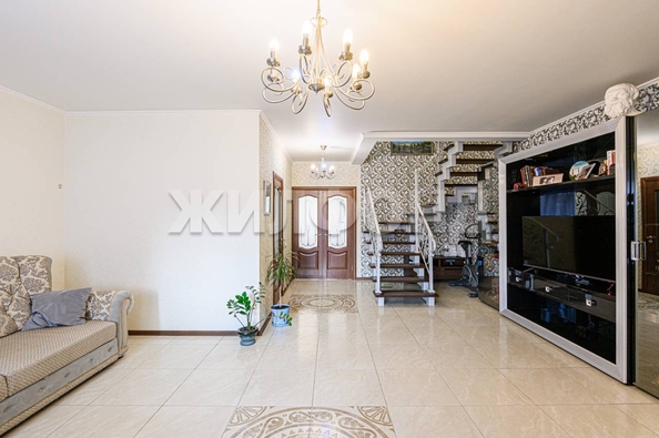 
  Продается 4-комн. квартира, 124.3 м², Вертковская ул, д. 42
. Фото 2.