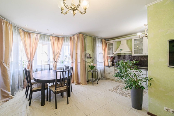 
  Продается 4-комн. квартира, 124.3 м², Вертковская ул, д. 42
. Фото 8.