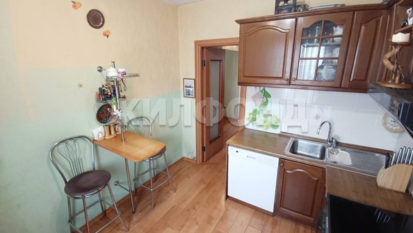 
  Продается 4-комн. квартира, 77.4 м², Троллейная ул, д. 132
. Фото 3.