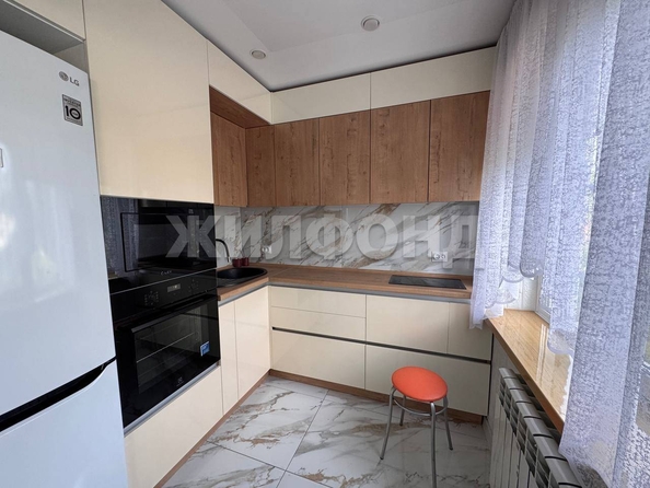 
  Продается 3-комн. квартира, 60.9 м², Есенина ул, д. 15
. Фото 6.