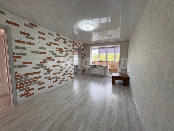 
  Продается 3-комн. квартира, 60.9 м², Есенина ул, д. 15
. Фото 10.