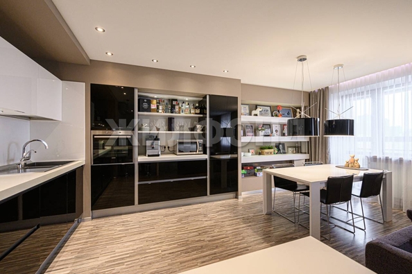 
  Продается 4-комн. квартира, 121.7 м², Военная ул, д. 9/1
. Фото 6.