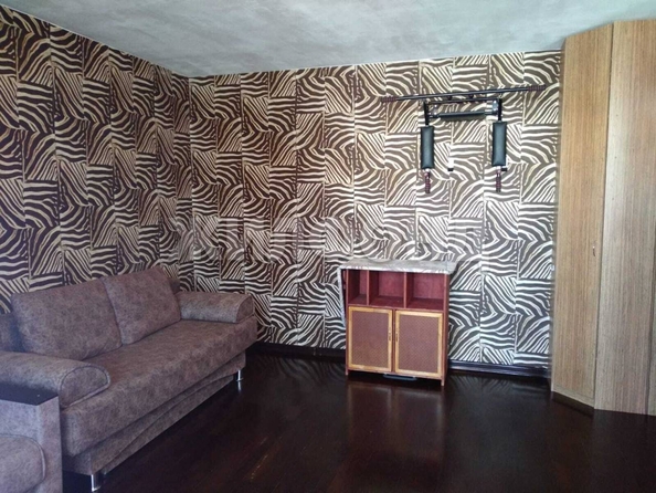 
  Продается 1-комн. квартира, 35.8 м², Военный городок ул, д. 125
. Фото 3.