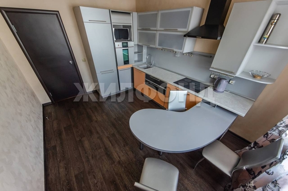 
  Продается 2-комн. квартира, 63 м², Лескова ул, д. 19
. Фото 8.
