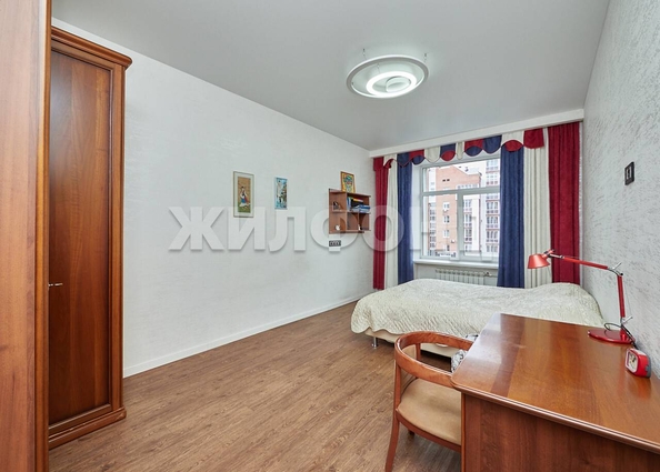 
  Продается 3-комн. квартира, 77.2 м², Крылова ул, д. 3
. Фото 1.