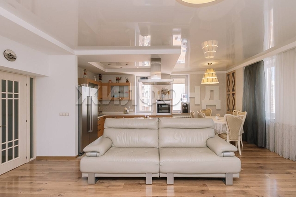 
  Продается 4-комн. квартира, 217.9 м², Галущака ул, д. 9
. Фото 9.