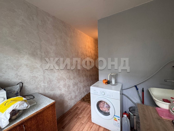 
  Продается 3-комн. квартира, 61 м², Петухова ул, д. 114
. Фото 2.