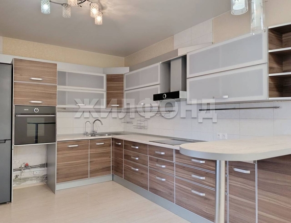 
  Продается 4-комн. квартира, 117 м², Владимировская ул, д. 21
. Фото 3.