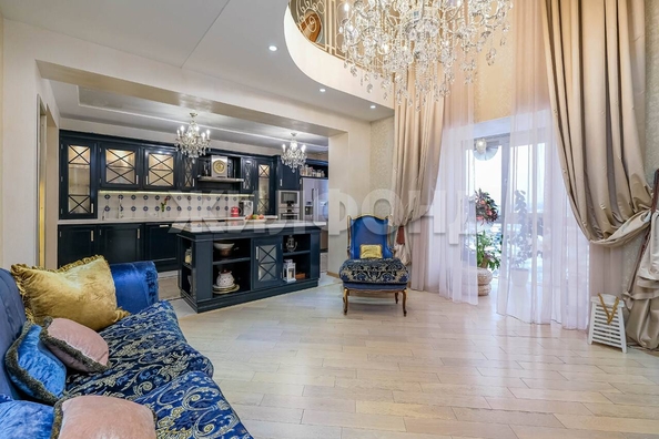 
  Продается 4-комн. квартира 179.8 м². Фото 1.