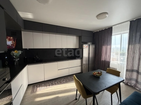 
  Продается 3-комн. квартира 73 м², в ЖК Весенний, Заречная 5 очередь дом 3. Фото 8.
