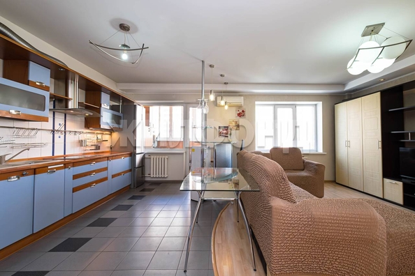 
  Продается 4-комн. квартира 139.5 м². Фото 1.