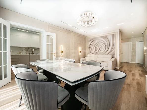 
  Продается 4-комн. квартира 108 м², в ЖК Расцветай на Красном, дом 11. Фото 2.