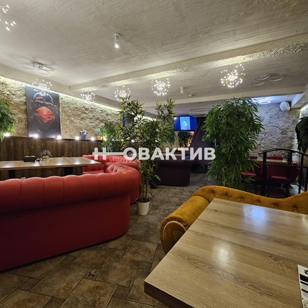 
   Продам помещение под общепит, 217 м², Красный пр-кт, 188

. Фото 3.