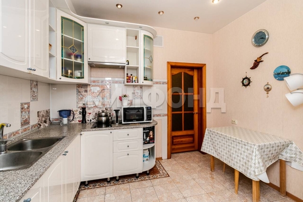
   Продам 1-комнатную, 39.3 м², 2-й (4 мкр.) кв-л, 216

. Фото 1.