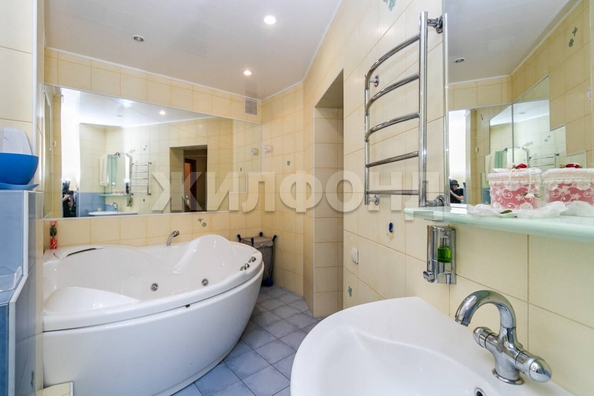 
   Продам 4-комнатную, 167 м², Краснообск, 219

. Фото 13.