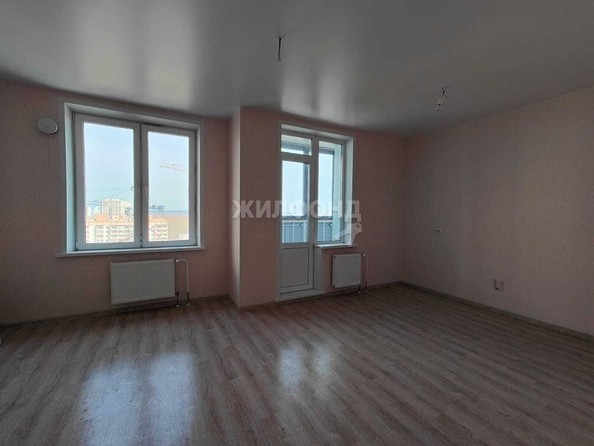 
   Продам 1-комнатную, 30.5 м², Петухова ул, 162

. Фото 2.