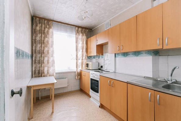 
   Продам 2-комнатную, 46.2 м², Доватора ул, 13

. Фото 2.