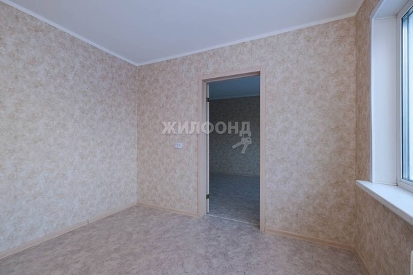 
   Продам 4-комнатную, 59.5 м², Ленинградская ул, 143

. Фото 17.