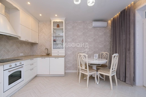 
   Продам 3-комнатную, 70.2 м², Сухарная ул, 109

. Фото 3.