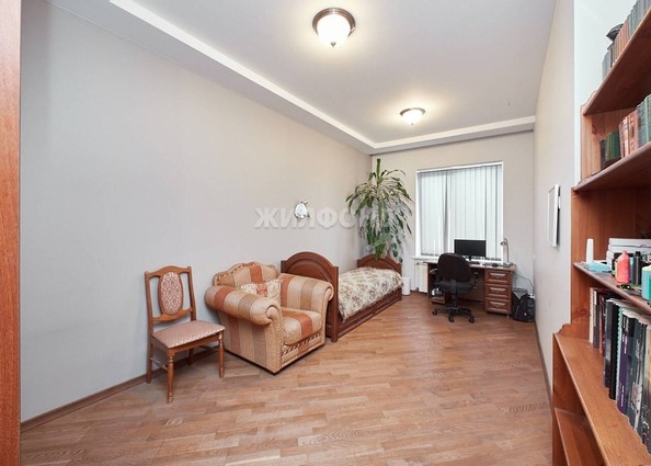 
   Продам 4-комнатную, 137.9 м², Галущака ул, 1

. Фото 3.