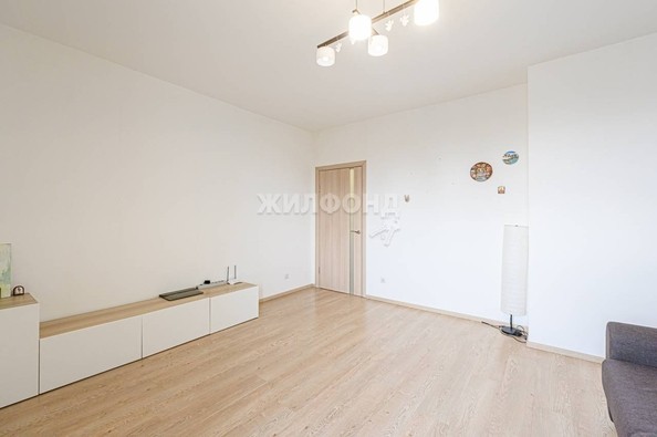 
   Продам 1-комнатную, 35.5 м², Красный пр-кт, 173/1

. Фото 23.