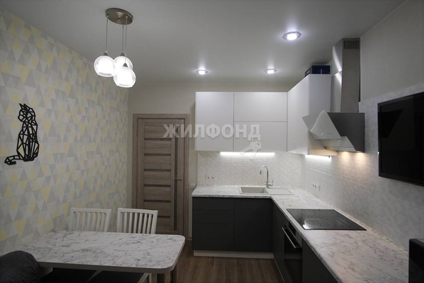 
   Продам 2-комнатную, 53 м², Николая Островского ул, 60

. Фото 2.