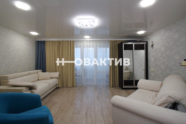 
   Продам 2-комнатную, 59.2 м², Междуреченская ул, 1/2

. Фото 1.