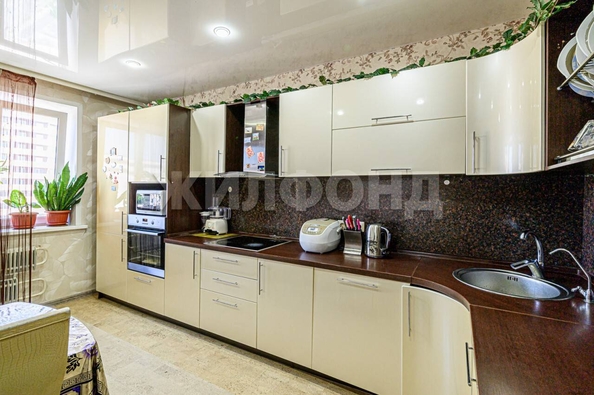 
  Продается 3-комн. квартира, 77 м², Виктора Уса ул, д. 3
. Фото 2.