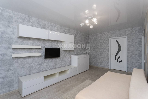 
   Продам 3-комнатную, 61.6 м², Петухова ул, 68

. Фото 1.