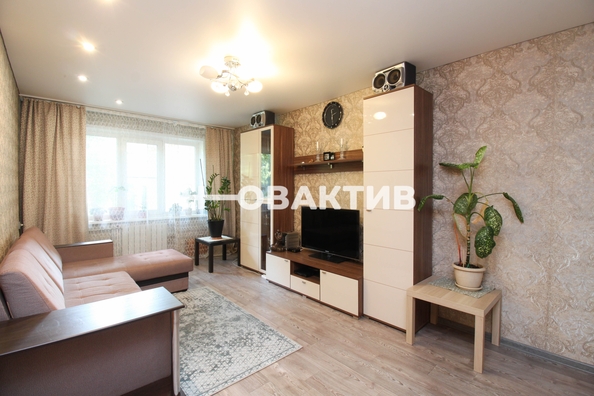 
   Продам 3-комнатную, 59.9 м², Петухова ул, 146

. Фото 1.