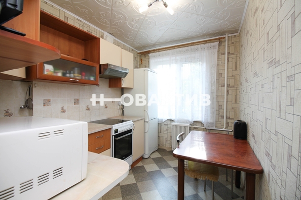 
   Продам 3-комнатную, 59.9 м², Петухова ул, 146

. Фото 12.