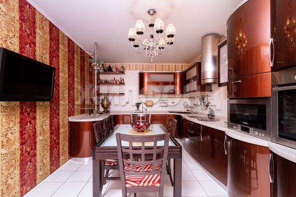 
   Продам 3-комнатную, 109.4 м², Дуси Ковальчук ул, 252

. Фото 2.