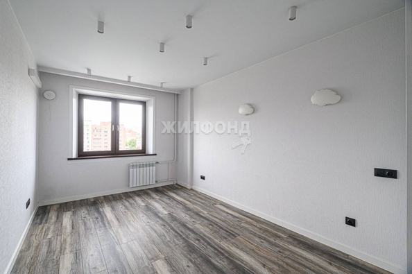 
   Продам 4-комнатную, 107.8 м², Ипподромская ул, 8

. Фото 32.