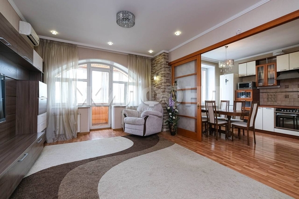 
   Продам 3-комнатную, 96.9 м², Гоголя ул, 42

. Фото 2.