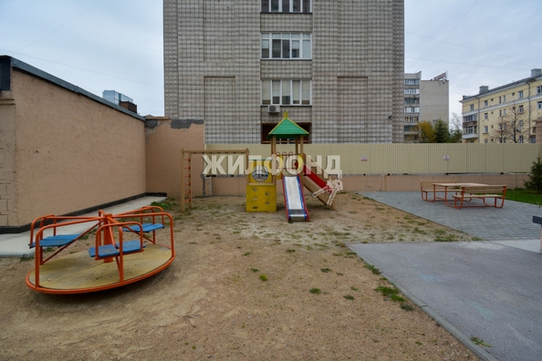 
   Продам 4-комнатную, 143 м², Романова ул, 25

. Фото 13.