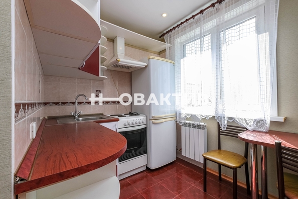 
   Продам 2-комнатную, 44 м², Красный пр-кт, 81/1

. Фото 2.