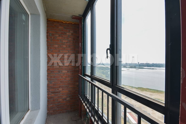 
   Продам 3-комнатную, 71.3 м², Сухарная ул, 109

. Фото 4.