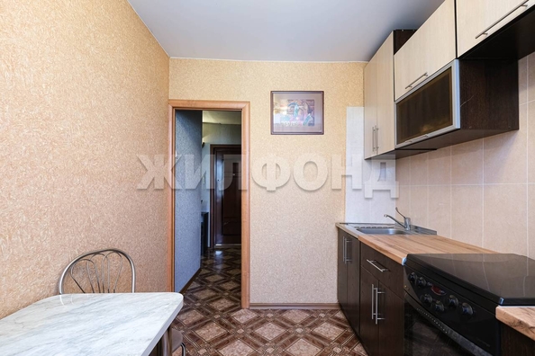 
  Продается 3-комн. квартира, 62.5 м², Ленинградская ул, д. 182
. Фото 3.
