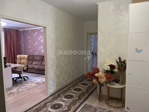 
   Продам 3-комнатную, 104.7 м², 2-й (4 мкр.) кв-л, 233

. Фото 3.