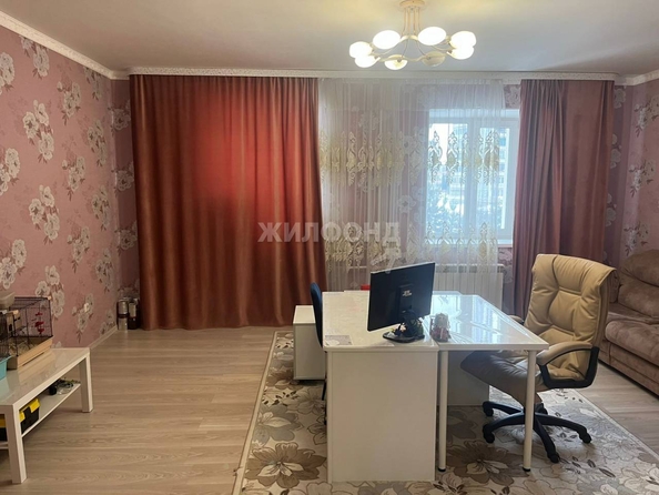 
   Продам 3-комнатную, 104.7 м², 2-й (4 мкр.) кв-л, 233

. Фото 6.