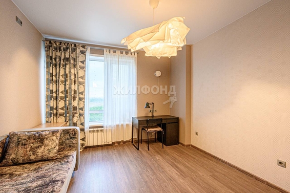 
   Продам 3-комнатную, 68.4 м², Сухарная ул, 109

. Фото 6.