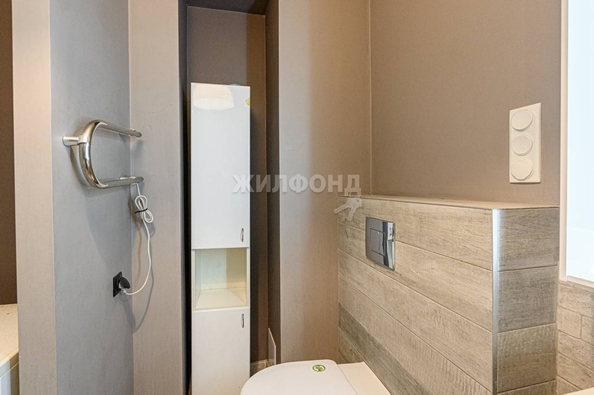 
   Продам 3-комнатную, 68.4 м², Сухарная ул, 109

. Фото 16.