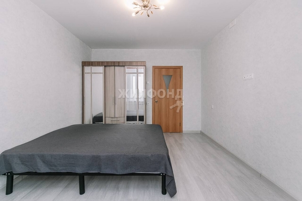 
   Продам 1-комнатную, 37.9 м², Петухова ул, 95

. Фото 4.