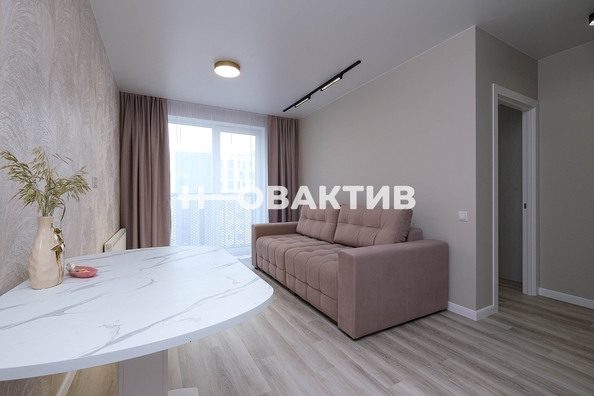 
   Продам 1-комнатную, 37.6 м², Дунаевского ул, 14/2

. Фото 1.