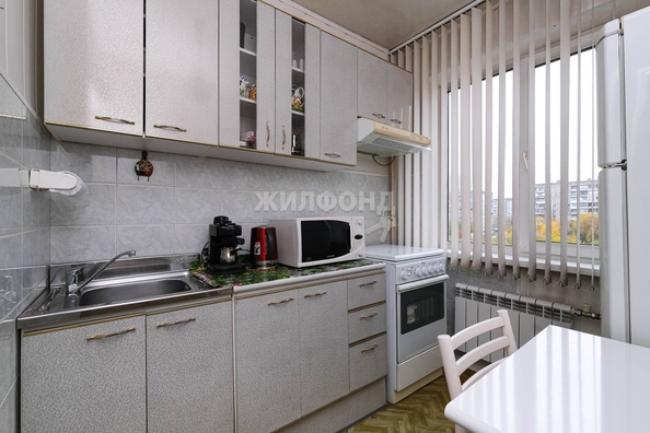 
   Продам 1-комнатную, 29.8 м², Кропоткина ул, 128/1

. Фото 11.