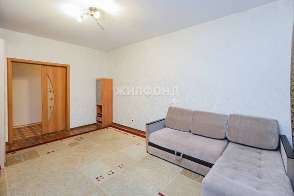 
   Продам 3-комнатную, 63.5 м², Лескова ул, 19

. Фото 2.