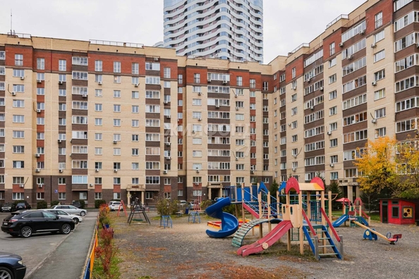 
   Продам 3-комнатную, 63.5 м², Лескова ул, 19

. Фото 24.